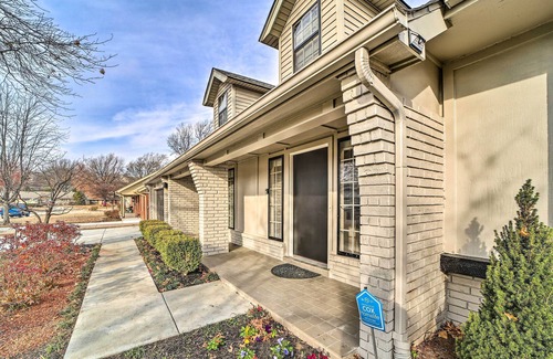 South Tulsa Cabaña | Immaculate 'woodland View' Retreat w/ Hot Tub
