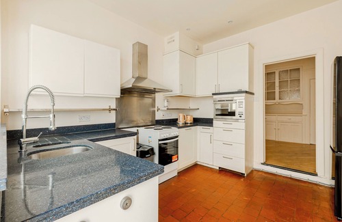 St. Leonard's Casa | Immense 3BR House, Garden near Tooting Cmns, South