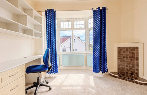 St. Leonard's Casa | Immense 3BR House, Garden near Tooting Cmns, South