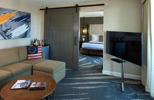 Bay Village Hotel | Immerse in the Bold Spirit of Boston - Opulent Hotel XP near Theater Distr.