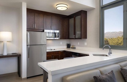Old Pasadena Casa | Immerse yourself in an extended stay in Pasadena