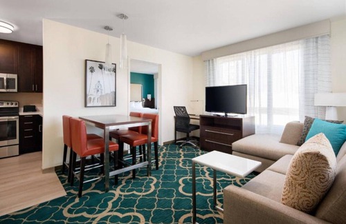 Old Pasadena Casa | Immerse yourself in an extended stay in Pasadena