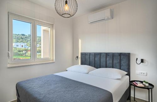 Slatine Apartamento | Imola's Place - Sea-View & Pool