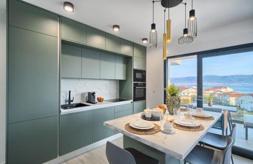 Slatine Apartamento | Imola's Place - Sea-View & Pool