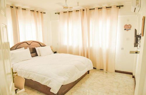 Santeo Apartamento | Impeccable 1-Bed Airbnb in Borteyman