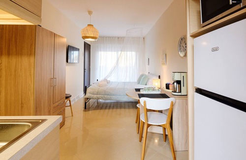 Schinias Apartamento | Impeccable 1-Bed Apartment in Schinias Beach