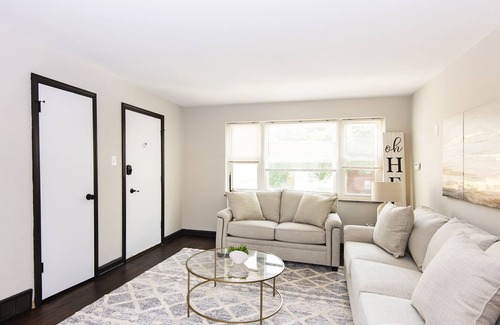 St. Louis Hills Apartamento | Impeccable 1-Bedroom Apartment with Street Parking