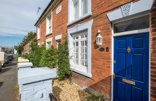 Cowes Casa | Impeccable 3 bed 2 bath Central Cowes Cottage