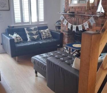 Cowes Casa | Impeccable 3 bed 2 bath Central Cowes Cottage