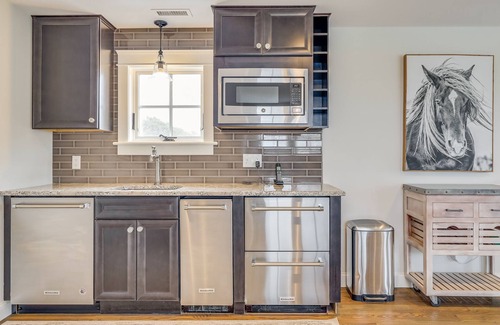 Brewster Casa | Impeccable 5BR Custom Home - Short stroll to Mant's Landing Beach