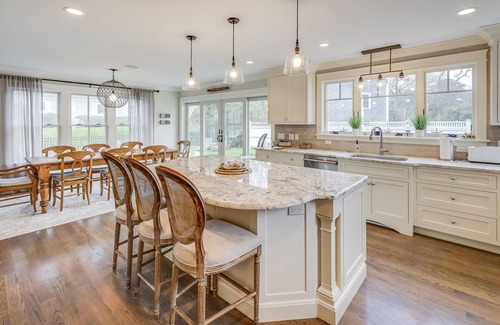 Brewster Casa | Impeccable 5BR Custom Home - Short stroll to Mant's Landing Beach