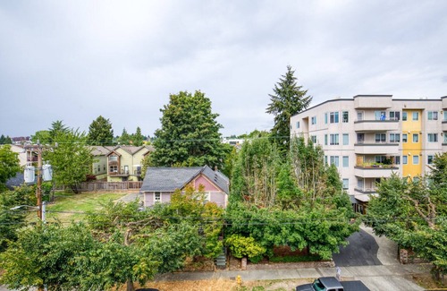 Old Ballard Apartamento | Impeccable Ballard Studio w/Rooftop, BBQ, walk to dining, by Blueground