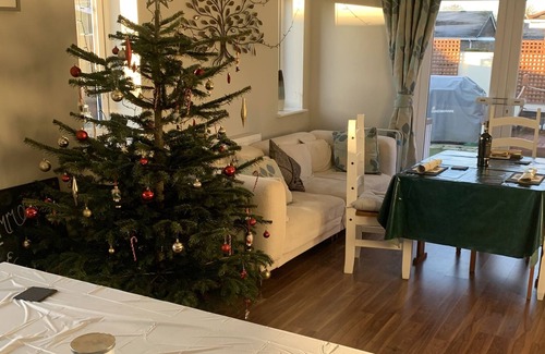 Eastleigh Otro | Impeccable Bungalow in Fair Oak, Hampshire