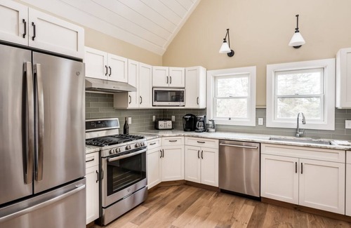 Moultonborough Casa | Impeccable home with screened-in porch, loft, WiFi and access to community beach