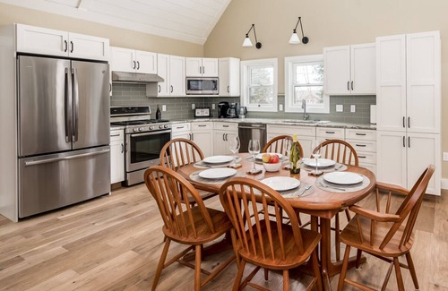 Moultonborough Casa | Impeccable home with screened-in porch, loft, WiFi and access to community beach
