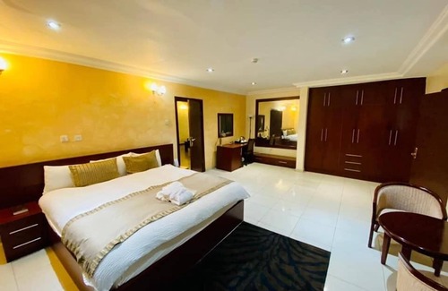 Etete Hotel | Impeccable Hotel by HomeVille Plus Benin