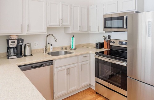 Mount Vernon Square Casa | Impeccable Shaw 2BR w/ W/D, nr Convention Center, by Blueground