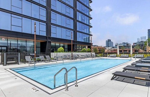 West Loop Apartamento | Impeccable W Loop 1BR w/ Gym, Pool, Rooftop, Spa & W/D, by Blueground