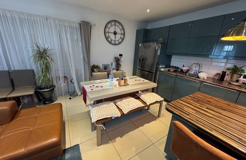 Stonecot Apartamento | Imperial Apartment