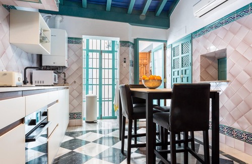 El Arenal Villa | Magnifica casa señorial con gran patio, piscina y jacuzzi privada