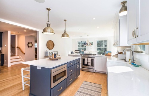 Osterville Casa | Impressive Osterville Residence - Ideal Location