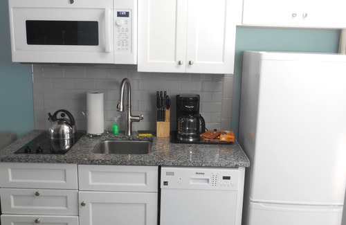 Northwest Harwich Apartamento | Impressive studio in stunning oceanfront Dennisport Resort