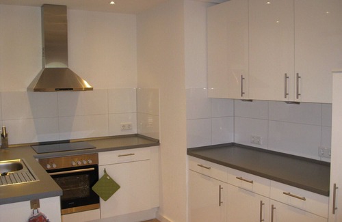 Gleidorf Apartamento | en una hermosa casa de campo, remodelación de lujo, justo en el bosque + cerca del campo de golf
