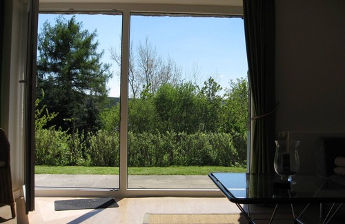 Gleidorf Apartamento | en una hermosa casa de campo, remodelación de lujo, justo en el bosque + cerca del campo de golf