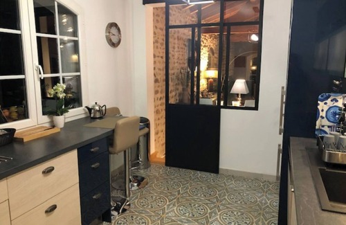 Arcangues Casa | In a green setting, very nice house .