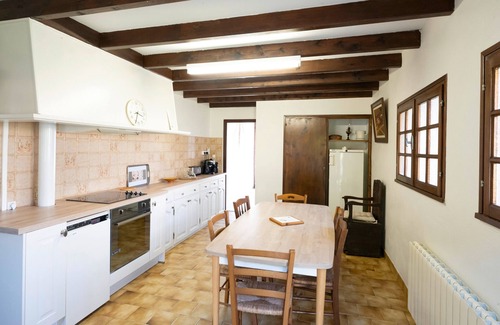 Creon-dArmagnac Casa | In a Wing of an Old Manor House