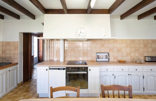 Creon-dArmagnac Casa | In a Wing of an Old Manor House