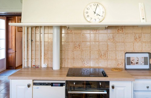 Creon-dArmagnac Casa | In a Wing of an Old Manor House