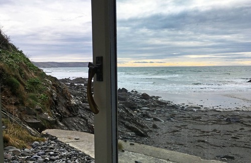 Portholland Cabaña | En una posición excepcional, justo en la playa, se encuentra esta espaciosa y cómoda casa de campo, una g
