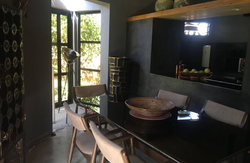 Nianing Villa | En un entorno idílico, interior refinado, estilo étnico chic e industrial.