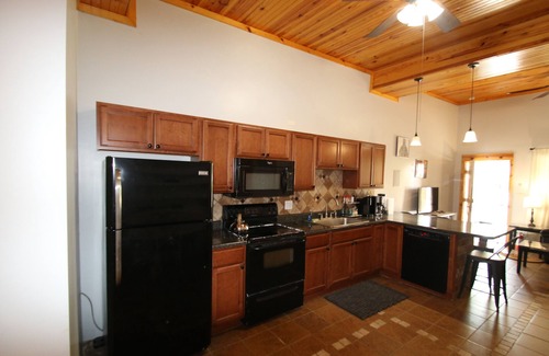 Athens Apartamento | In Athens 2-bedroom apartment FREE Parking, FREE WiFi, FREE Washer/DRYER, sweet!