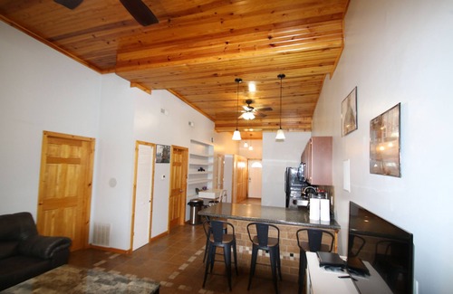 Athens Apartamento | In Athens 2-bedroom apartment FREE Parking, FREE WiFi, FREE Washer/DRYER, sweet!