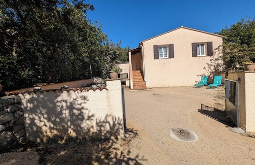 Balazuc Casa | En Balazuc (pueblo clasificado): 4 p gite + piscina y río!
