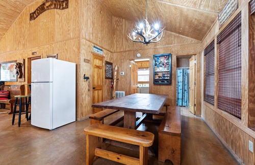 Sabinal Casa | In Concan | Walk to House Pasture | Swimming Pool