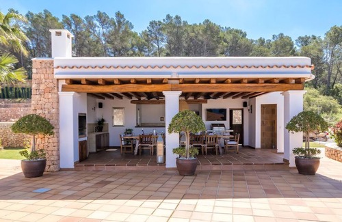 Santa Gertrudis Villa | Infinity Pool + Hot Tub! Luxurious Villa w/ Sauna