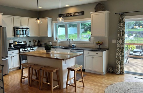 Saratoga Springs Casa | In Ground Pool, Minutes From The Track!