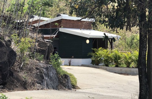 Bouillante Casa | En Guadalupe en Bouillante Bungalow, el lobo blanco de las cabañas encaramadas