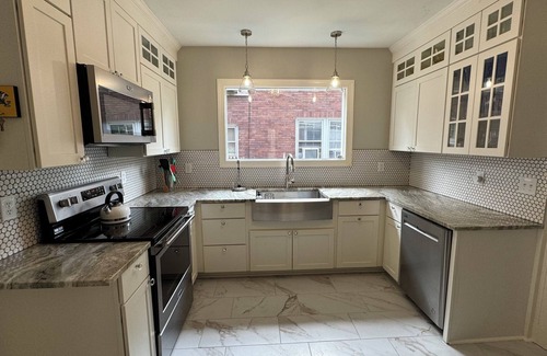 Harters Heights Casa | In Harter Heights, it’s a quick walk to Notre Dame, with WiFi, AC, nice kitchen!