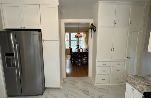 Harters Heights Casa | In Harter Heights, it’s a quick walk to Notre Dame, with WiFi, AC, nice kitchen!