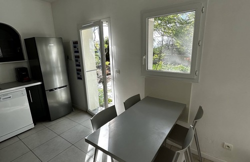 Biguglia Casa | Mini villa con acceso directo al mar, capacidad para 4 personas, tranquila y sombreada.