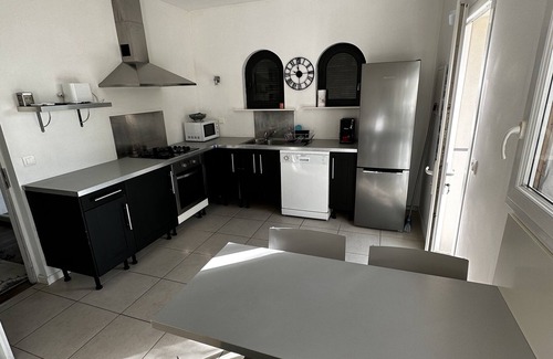 Biguglia Casa | Mini villa con acceso directo al mar, capacidad para 4 personas, tranquila y sombreada.