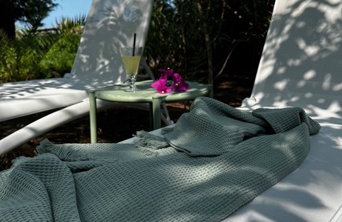 Biguglia Casa | Mini villa con acceso directo al mar, capacidad para 4 personas, tranquila y sombreada.