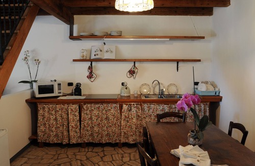Ponti sul Mincio Casa | In private courtyard Whole house 200 sqm kitchen, living room, 3 rooms each with bathroom