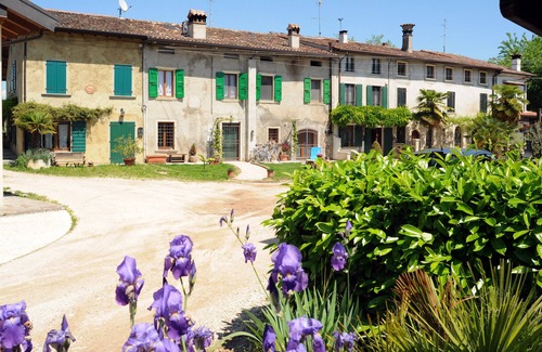 Ponti sul Mincio Casa | In private courtyard Whole house 200 sqm kitchen, living room, 3 rooms each with bathroom