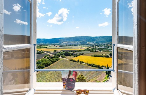 Sault Casa | In Provence, near Mont Ventoux Gîte de Groupe with vintage bike museum