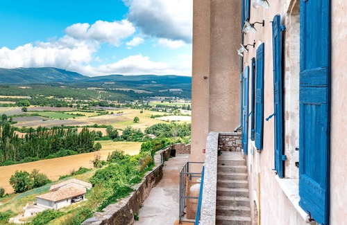 Sault Casa | In Provence, near Mont Ventoux Gîte de Groupe with vintage bike museum